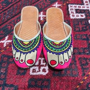 Quirky fun khussas